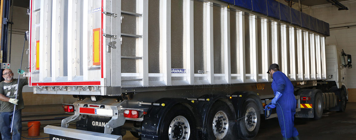 Transport of solid merchandises